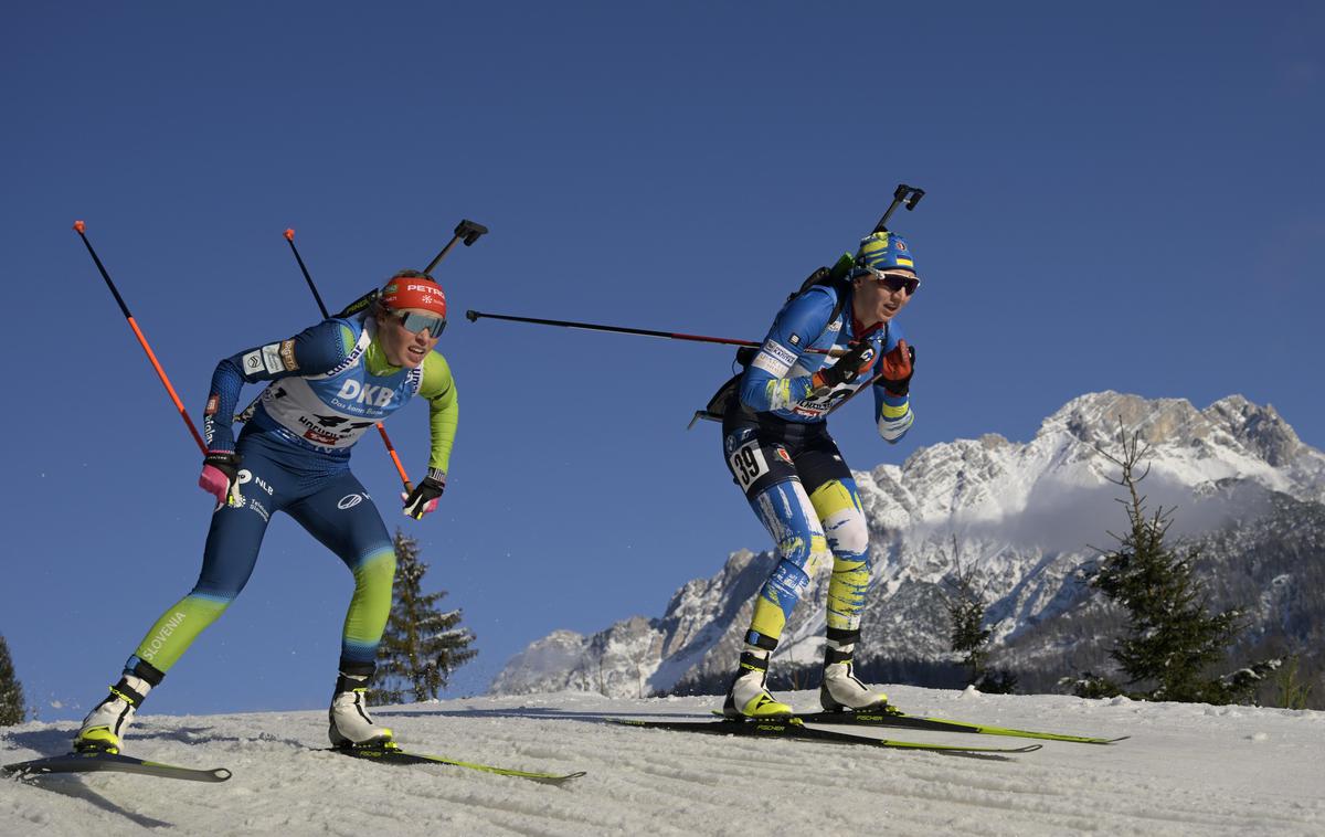 Anamarija Lampič Hochfilzen 2022 | Anamarija Lampič je na svoji prvi biatlonski tekmi svetovnega pokala v Hochfilznu nastopila odlično in zasedla peto mesto. Od stopničk jo je ločilo le 15 sekund. | Foto Guliverimage