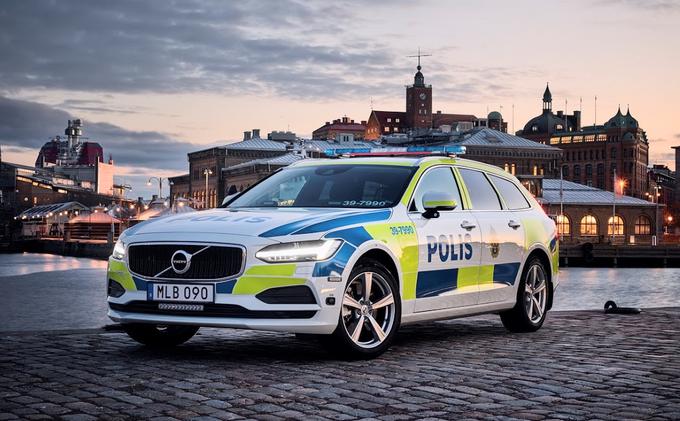 Nova okrepitev švedske policije je karavanski volvo V90. | Foto: Volvo