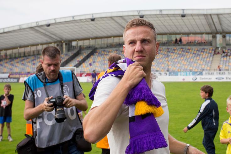 Ko je Maribor v zadnjem krogu premagal Gorico z 2:0, se je Mertelj s solznimi očmi še zadnjič poslovil od občinstva, saj mu je potekla pogodba. | Foto: Urban Urbanc/Sportida