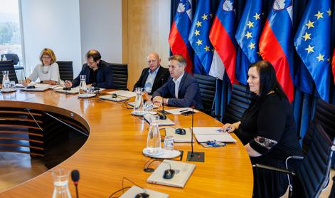 Golob prisluhnil predlogom za šole in družine