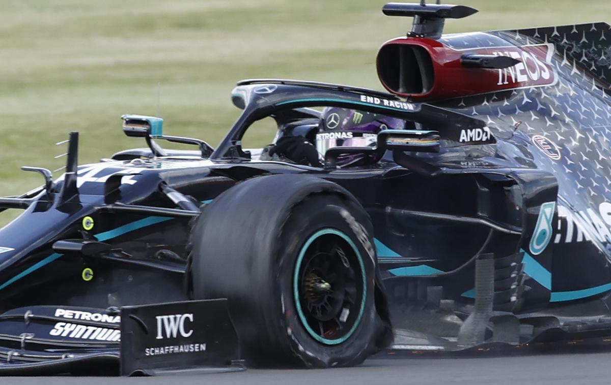 Lewis Hamilton - Silverstone | Lewisu Hamiltonu je s predrto pnevmatiko le uspelo pripeljati v cilj in se je v Silverstonu veselil svoje 87. zmage v formuli ena. | Foto Reuters