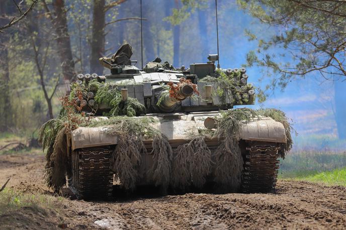 Tank PT-91 | PT-91 je bil deležen številnih izboljšav, vključno z reaktivnim oklepom Erawa, ki ga je razvila Poljska in zagotavlja zaščito pred sodobnim protitankovskim orožjem. | Foto Guliverimage