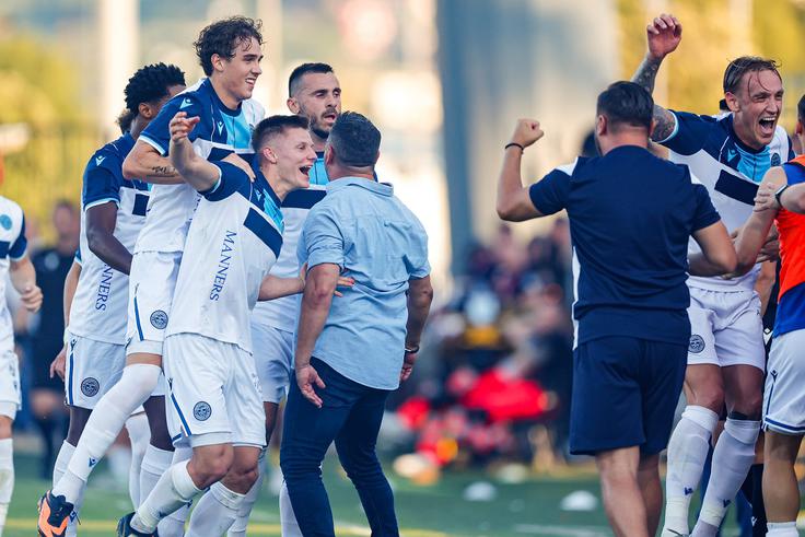 Veselje gostov iz Sarajeva po zadetku Sulejmana Krpića. Na srečo Koprčanov je bil to prvi, a tudi zadnji gol Željezničarja na srečanju. | Foto: Aleš Fevžer