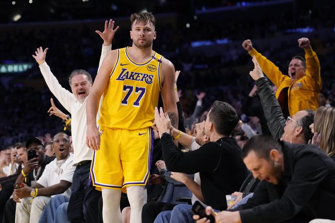 Luka Dončić | Luko Dončića v tej sezoni krasi imenitno povprečje. Na tekmo dosega 46 točk, 11,5 skoka in 8,5 asistence, njegov met iz igre pa je 62-odstoten. | Foto Guliverimage