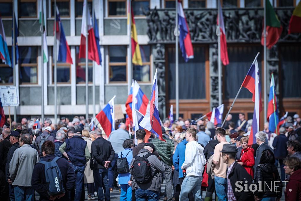 Protestni shod pred DZ-jem