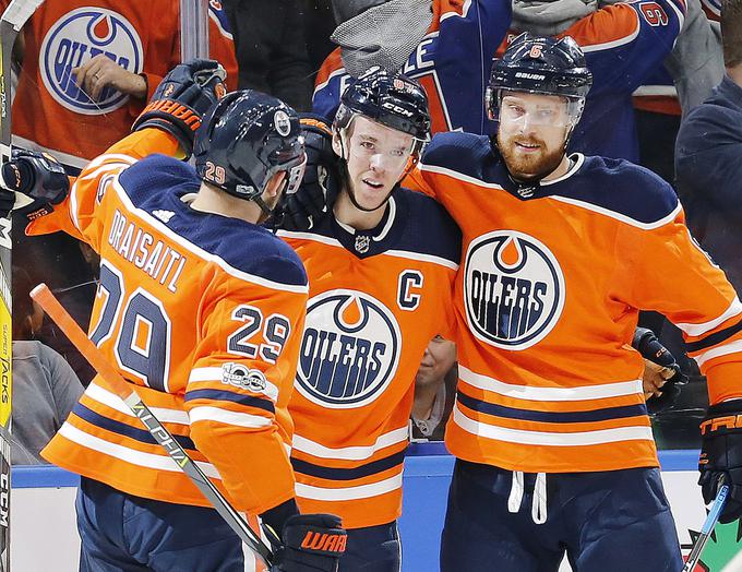 Junak Edmontona je bil Connor McDavid, ki je bil podajalec pri kar treh zadetkih domačih hokejistov. | Foto: Reuters