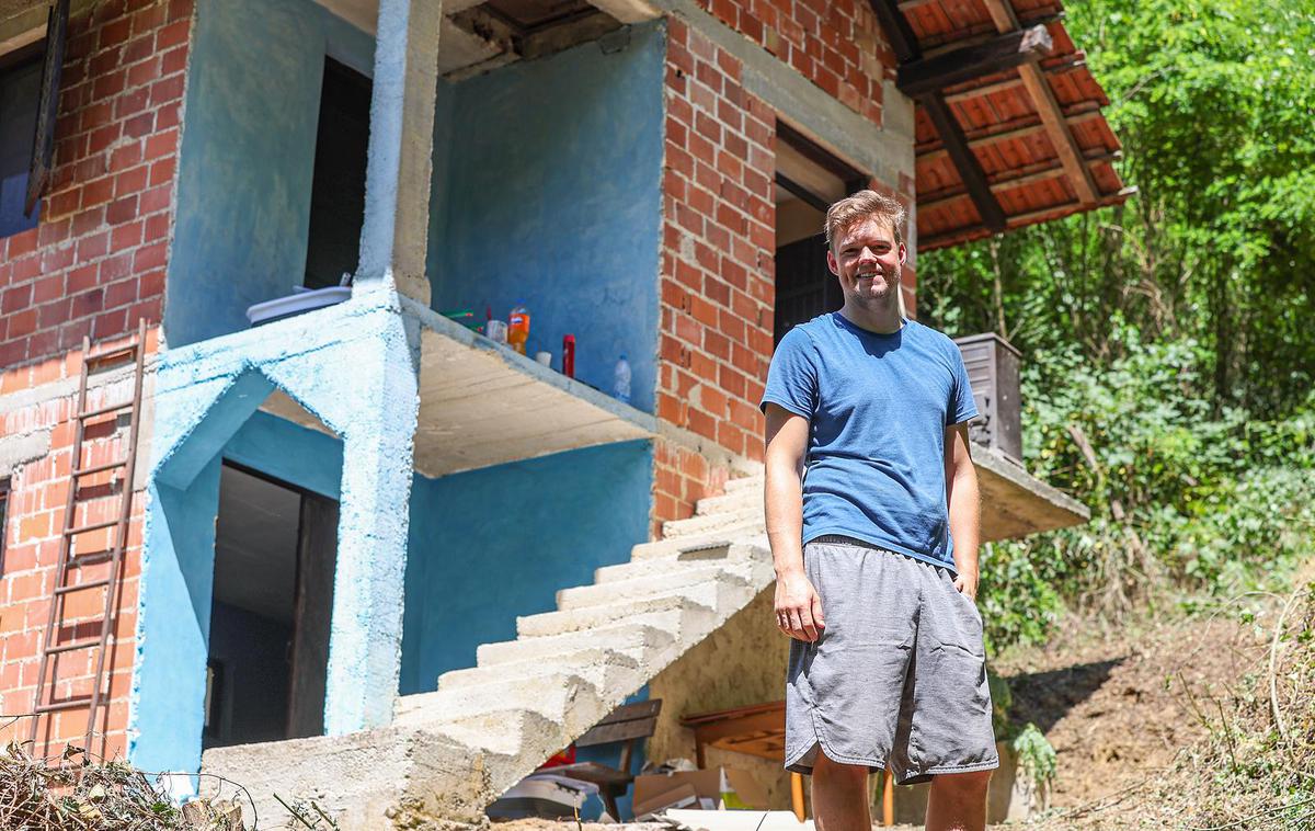Justus Reid, influecer iz ZDA | Vplivnež Justus Reid že dva meseca ob veliki pomoči sosedov in prijateljev ter delavcev obnavlja nepremičnino, ki domnevno stoji na območju hrvaškega Zagorja. | Foto Pixsell/Goran Stanzl