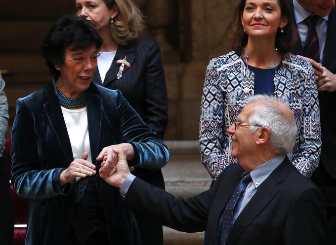 Josep Borell (desno) v družbi španske ministrice za izobraževanje Isabel Celae (levo spredaj). | Foto: Reuters
