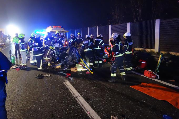 Posledice prometne nesreče na dolenjski avtocesti | Foto: PGD Grosuplje