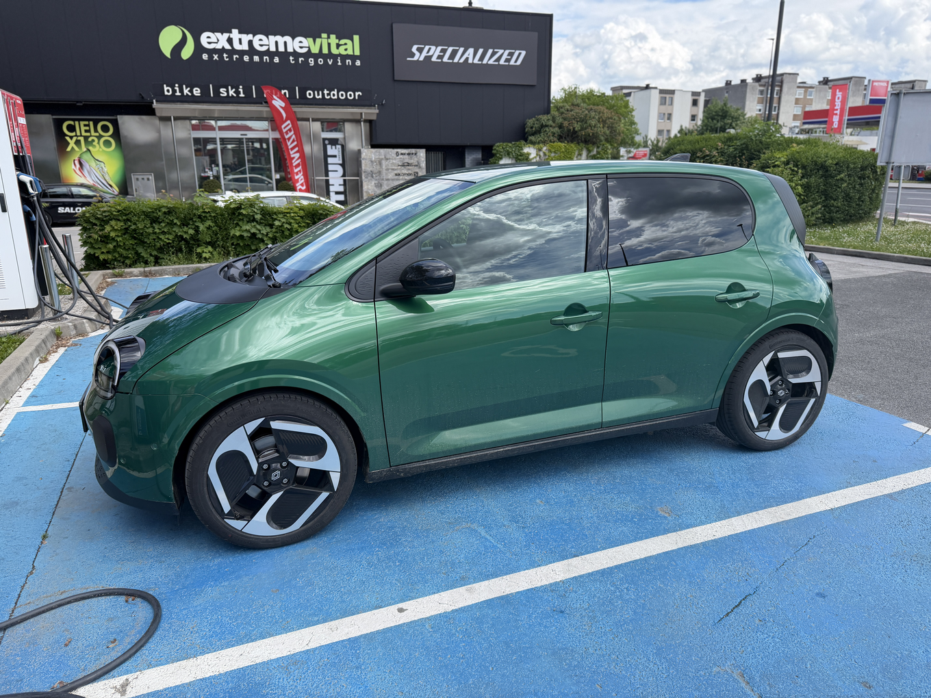 Vrnitev poceni mestnih avtov in negotova prihodnost električnih v Evropi