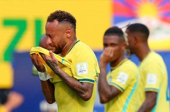 Neymar padel na kolena in končal v solzah, Ancelotti zavrnil namigovanja