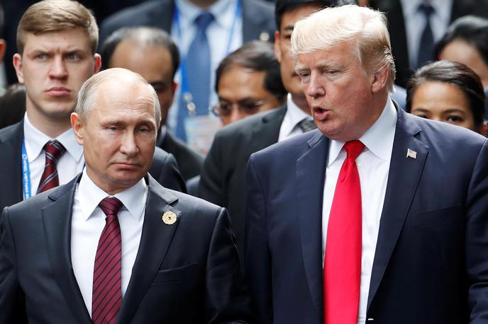 Donald Trump, Vladimir Putin | Pretekli teden sta se Donald Trump in Vladimir Putin po telefonu dogovorila o začetku pogovorov o koncu vojne v Ukrajini. Ta torek se bodo pogovori med ameriškimi in ruskimi predstavniki začeli v Savdski Arabiji. V tej državi naj bi se Trump in Putin tudi osebno srečala. | Foto Reuters