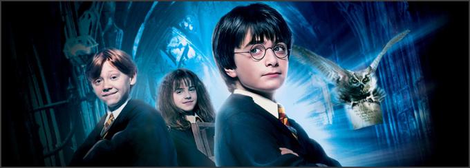 Sirota Harry Potter (Daniel Radcliffe), kreacija pisateljice J. K. Rowling, na svoj 11. rojstni dan izve, da je sin mogočnih čarovnikov in ima tudi sam edinstvene sposobnosti čaranja. Na šoli za čarovnike Bradavičarki ga čaka pustolovščina, kakršne še ni doživel … • Od ponedeljka, 27. 4., do četrtka, 30. 4., po 6. uri na HBO.* │ Tudi na HBO OD/GO in v videoteki DKino.

 | Foto: 