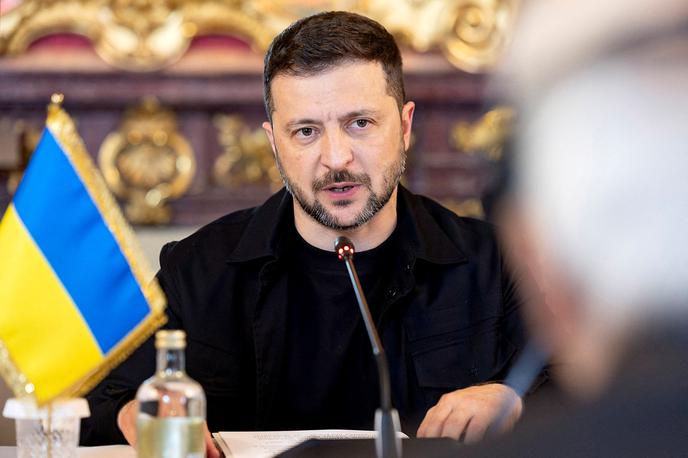 Volodimir Zelenski, Ukrajina | "Ruske enote so napredovale deset kilometrov globoko na več mestih. Nihče od njih nima opreme, imajo le orožje v rokah. Nekatere so že našli, nekatere uničili, nekatere zajeli. Ostale bomo našli in jih v bližnji prihodnosti uničili," je dodal ukrajinski predsednik Volodimir Zelenski.  | Foto Reuters
