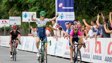 Surprising finish, Belgian wins first stage  #video