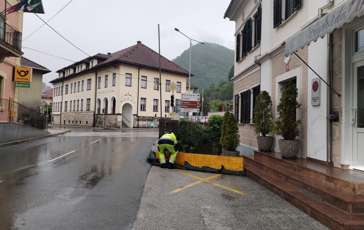 Neurje Cerkno | V ponedeljek so v času neurja v občini aktivirali gasilsko zvezo in več prostovoljnih gasilskih društev. | Foto STA