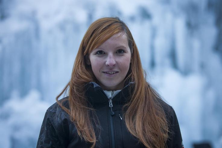 Režiserka božične predstave Elizabeta Skumavc se je odločila za klasično zgodbo z duhovitimi pripombami hudička Mamona. | Foto: 