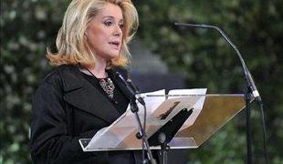 Ganljiva pogrebna slovesnost za Yvesa Sainta Laurenta