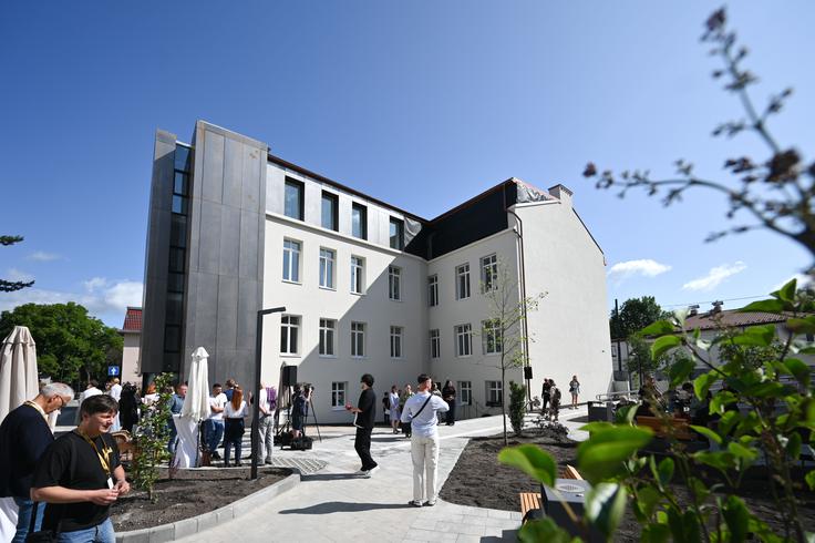 V Lvovu na zahodu Ukrajine so junija letos odprli prvi center za pomoč osebam, ki so preživele vojno ujetništvo, ki so bile zaradi vojne v Ukrajini žrtve mučenja oziroma imajo zaradi ruske invazije duševne težave.  | Foto: Reuters