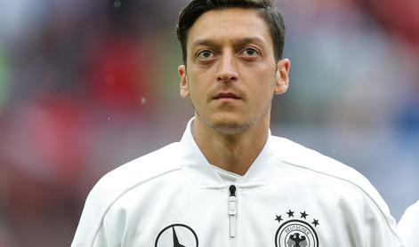 Mesut Özil končal kariero