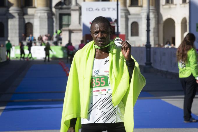 Kenijec Ernest Kibet Tarus je zmagovalec 25. izvedbe ljubljanskega maratona. Dvainštiridesetkilometrsko razdaljo je pretekel v času 2;22:39.  | Foto: Bojan Puhek