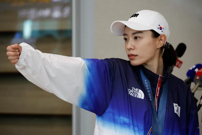 Kim Ye-ji | Južnokorejsko strelko Kim Ye-ji so danes prepeljali v bolnišnico, potem ko je med novinarsko konferenco v domovini omedlela. | Foto Reuters