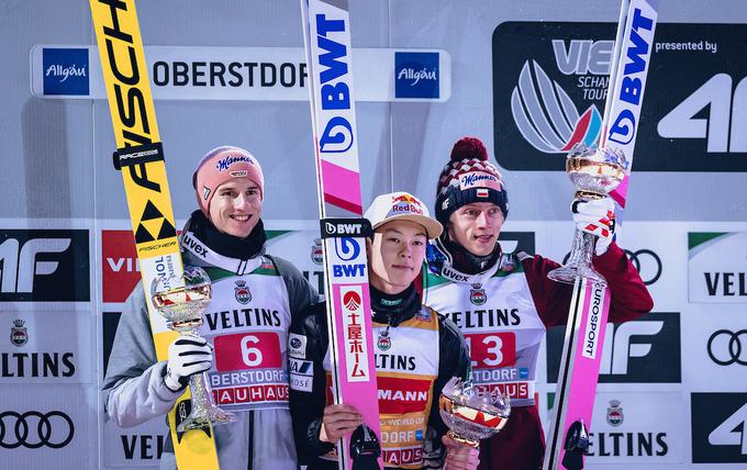 Najboljša trojica nedeljske tekme v Oberstdorfu. | Foto: Sportida