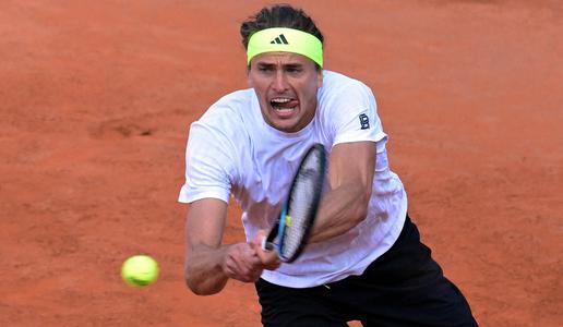 Šok za domače navijače, Zverev se psolavlja