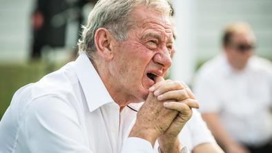 Nemec se je opravičil Mandariću in navijačem Olimpije. Skupščina je prestavljena.