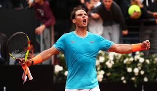 Rafael Nadal v finalu premagal Đokovića in mu prvič "zavezal kravato" #video