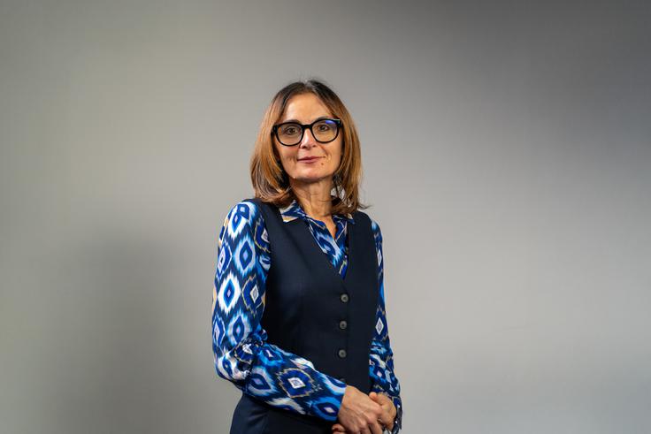 Priznava, da se je v tem času zgodila tudi kakšna napaka, a je prepričana, da so v Svobodi med redkimi politiki, ki so bili pripravljeni napako priznati, narediti kdaj "korak nazaj, da bi lahko šli dva koraka naprej". "Teh korakov naprej je bilo v tem mandatu ogromno," je prepričana vodja poslancev Svobode. | Foto: Liam Toni Šironjič