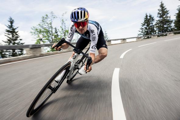 Noro! Spust Toma Pidcocka s 115 kilometri na uro in podrt hitrostni rekord #video