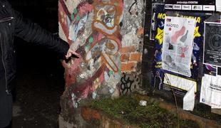 Kriminalisti na Metelkovi odkrili molotovke in granitne kocke