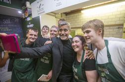George Clooney obiskal kavarno in z debelo napitnino podprl brezdomce