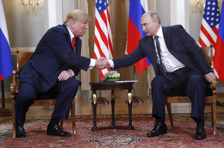 Trenutno vladajoča ameriška politika na čelu z Donaldom Trumpom ne skopari s kritikami na račun  EU. Tudi ruski predsednik Vladimir Putin si ne želi močne Evropske unije in bi rad videl, da bi ta razpadla. Na fotografiji: Trump in Putin na srečanju leta 2018. | Foto: Guliverimage