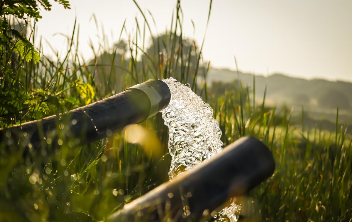 Vodna črpalka | Večjo tatvino vode so odkrili po zaslugi vestnega občana, ki je opazil, da je storilec ali več njih vsako noč odprlo ventil in pustilo, da voda vso noč teče v kanal.  | Foto Shutterstock