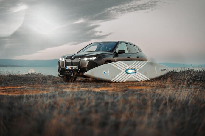 Sipaboards & BMW | Sipaboards in nemški proizvajalec vozil BMW sta se povezala in ob lansiranju novega električnega modela BMW iX3 trgu predstavila tudi novo generacijo desk e-SUP (electric stand-up paddleboard). | Foto Sipaboards