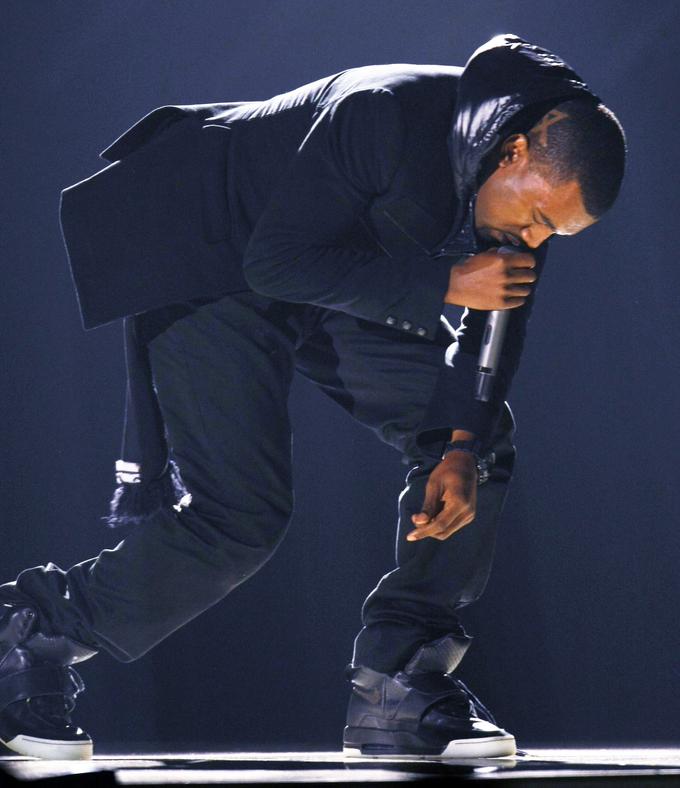 Kanye je superge Nike Air Yeezy nosil leta 2008 na Grammyjih. | Foto: Reuters