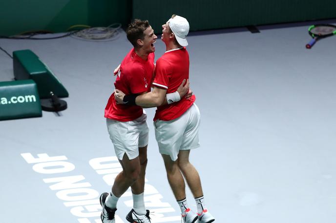 Vasek Pospisil, Denis Shapovalov | Vasek Pospisil in Denis Shapovalov sta Kanadi priborila odločilno zmago. | Foto Reuters