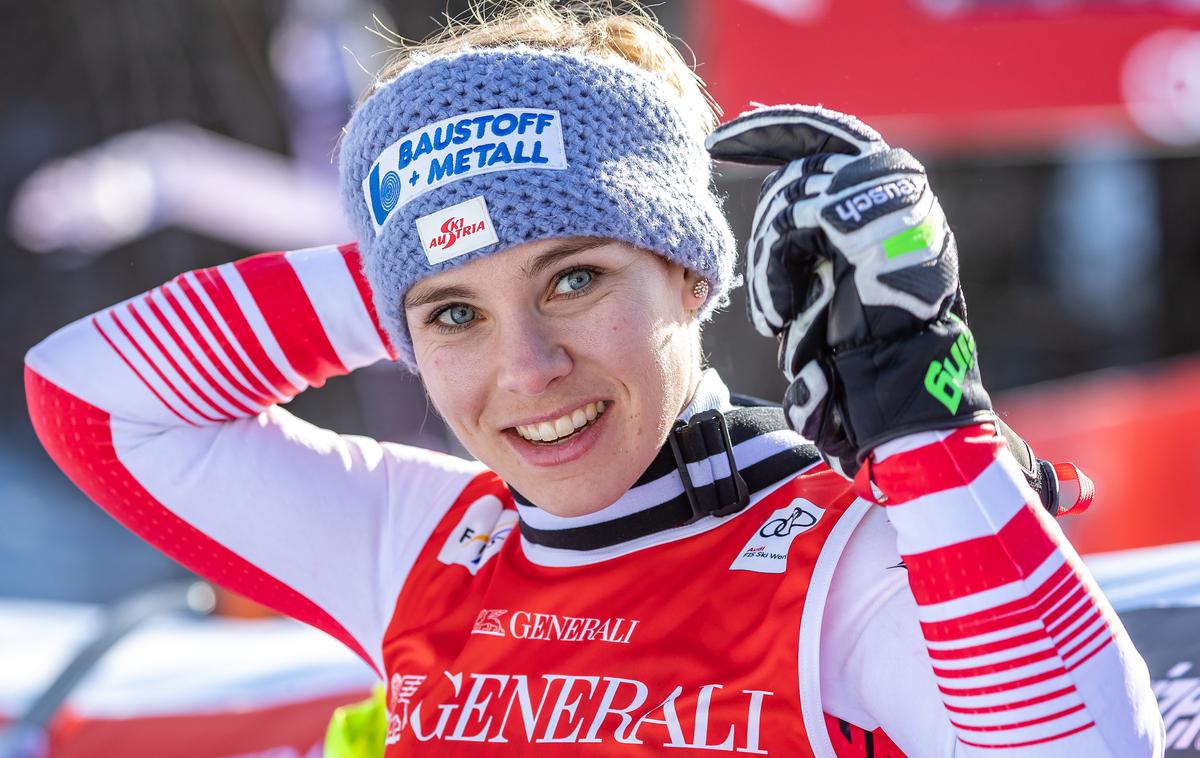 Nicole Schmidhofer | Nicole Schmidhofer in reprezentančne sotekmovalke v novo sezono z novim trenerjem. | Foto Sportida