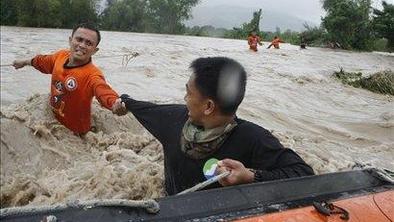 FOTO: Prve smrtne žrtve tajfuna Morakota