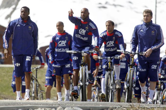 Francoski reprezentanti med kolesarjenjem na pripravah v Tignesu | Foto: Reuters