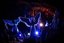 Žive jaslice v Postojnski jami