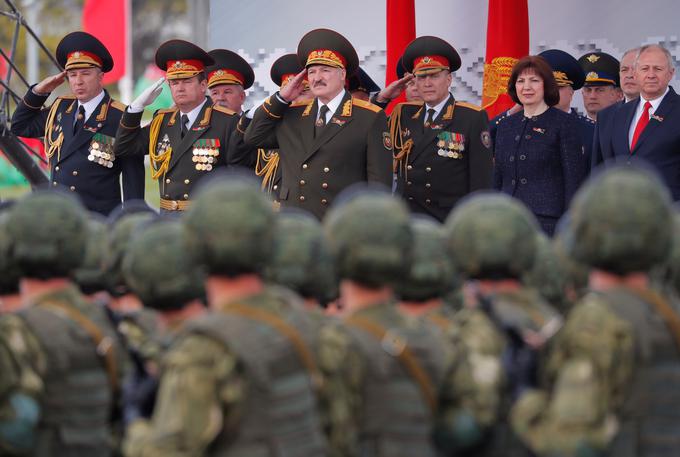 Aleksander Lukašenko vojaška parada | Foto: Reuters