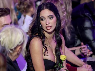 Laura iz Sanjskega moškega razbijala po lokalu, končala je v priporu