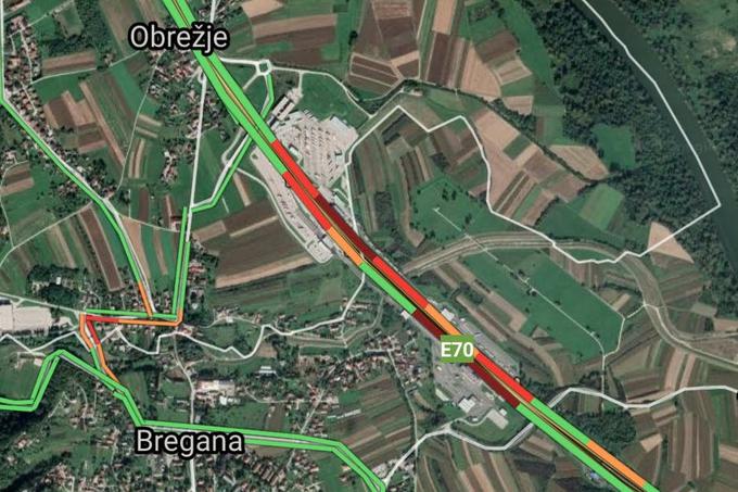 Prikaz zastoja na mejnem prehodu Obrežje v smeri Slovenije v aplikaciji Google Zemljevid.  | Foto: Matic Tomšič / Posnetek zaslona