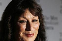 Anjelica Huston bo napisala spomine