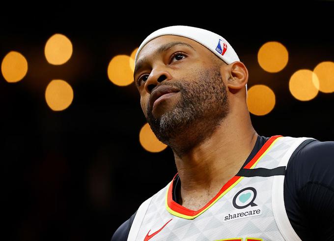 Da ima dovolj, je po 22 letih v ligi NBA sporočil Vince Carter, edini košarkar, ki je v najmočnejši košarkarski ligi odigral vsaj eno tekmo v štirih različnih desetletjih. | Foto: Getty Images