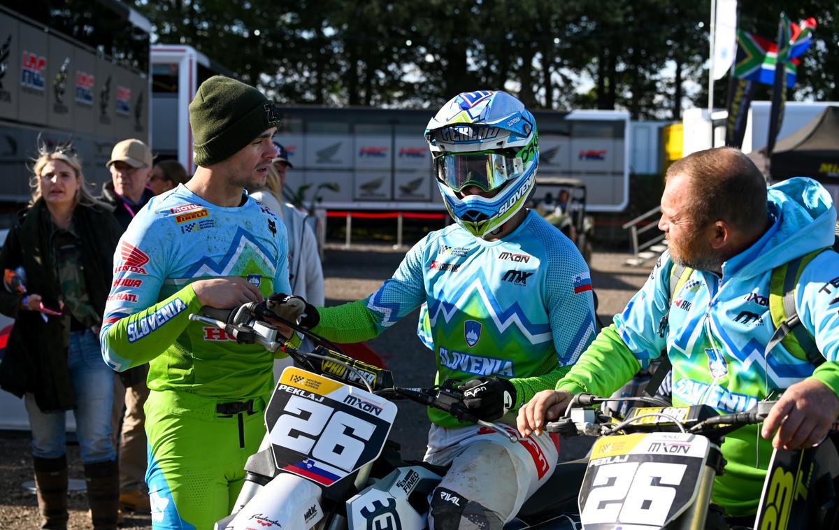 MXON Jaka Peklaj | Tim Gajser in Jaka Peklaj (in njegov oče) na lanskem pokalu narodov v Matterley Basinu. | Foto Jure Gregorčič/AMZS