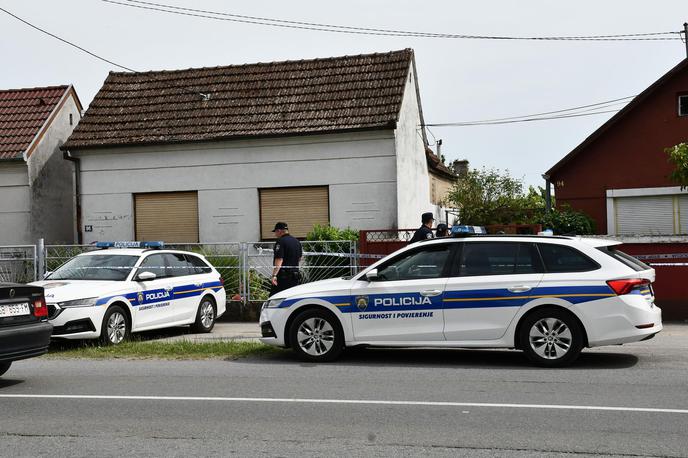 policija Slavonski Brod | Trupla so prepeljali na patologijo Splošne bolnišnice Sisak, kjer bodo opravili obdukcijo in ugotovili natančen vzrok smrti. V teku je tudi kriminalistična preiskava, v kateri ugotavljajo okoliščine tega dogodka. Fotografija je simbolična. | Foto Pixsell/Ivica Galovic